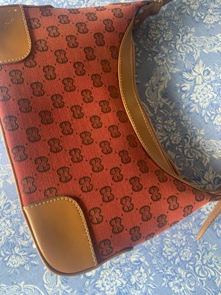 Borsa rossa Gucci con monogramma