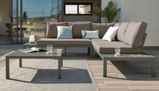 Sofá rinconero exterior 5 plazas + mesa