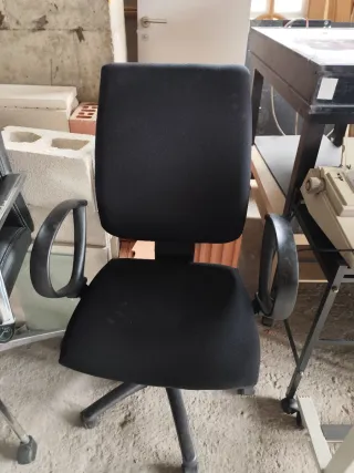 Silla de oficina negra