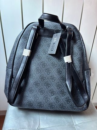Mochila Guess Negra y Gris Estampada