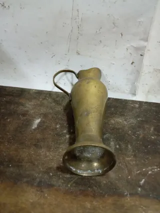 LIQUIDACIÓN 2026 Jarra pequeña de bronce