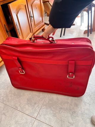 Maleta de piel vintage roja