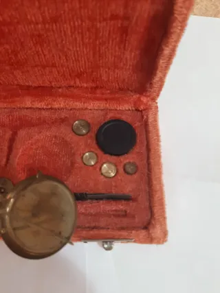 Balanza antigua con pesas