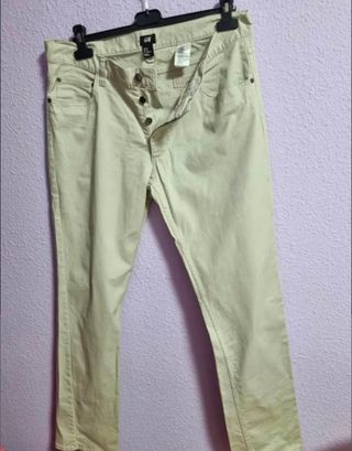 Vaqueros Zara Básicos o Pantalón H&M Beige