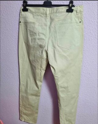 Vaqueros Zara Básicos o Pantalón H&M Beige
