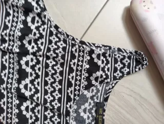 Top con estampado geométrico y flecos