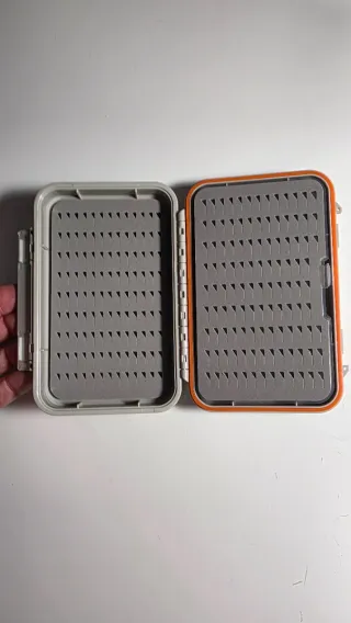 Caja de pesca para moscas