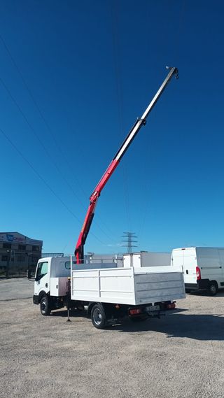 NISSAN NT400 2015 CARROCERIA FIJA Y GRUA PALFINGER