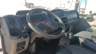 NISSAN NT400 2015 CARROCERIA FIJA Y GRUA PALFINGER