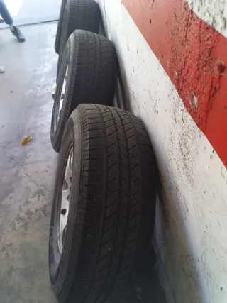 Llantas Mitsubishi con Neumáticos