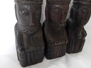 Tres tallas antiguas de madera