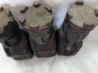 Tres tallas antiguas de madera