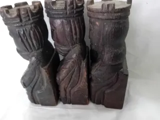 Tres tallas antiguas de madera