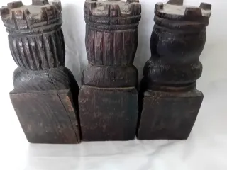 Tres tallas antiguas de madera