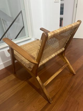 Sillón de madera y ratán