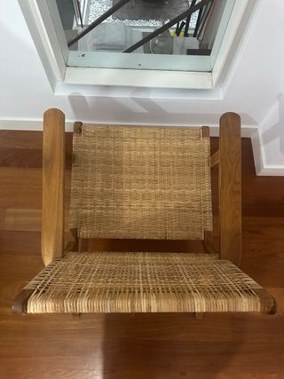 Sillón de madera y ratán