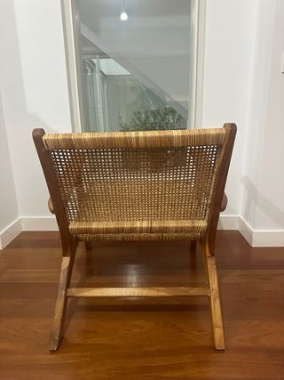 Sillón de madera y ratán
