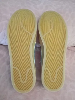 Zapatillas Nike Blancas y Marrones