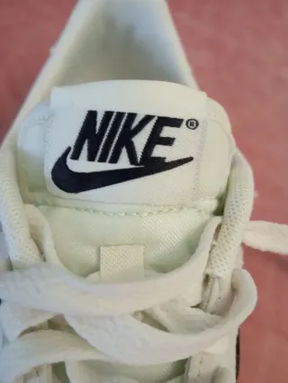 Zapatillas Nike Blancas y Marrones