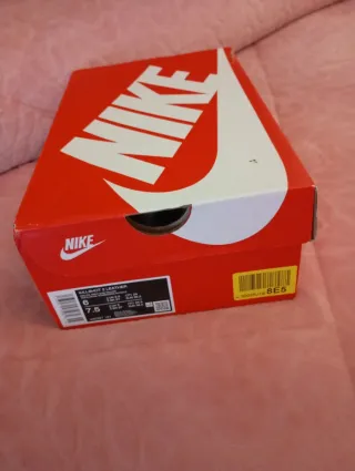 Zapatillas Nike Blancas y Marrones