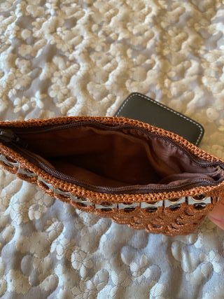 Bolso de crochet con anillas de lata