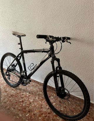 Bicicleta MTB Scott en buen estado.