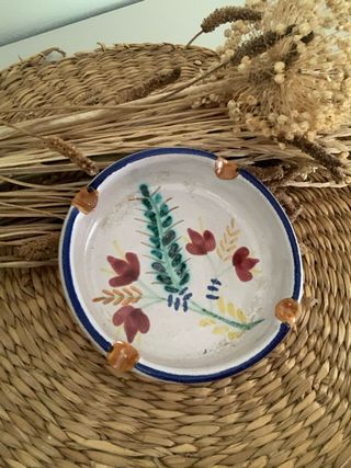 Cenicero de cerámica pintado a mano