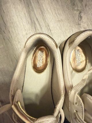 Zapatillas Michael Kors Blancas y Doradas