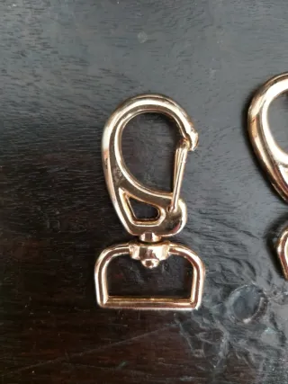 2 Ganchos para bolso dorados