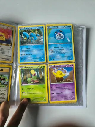 Álbum de cartas Pokémon antiguo