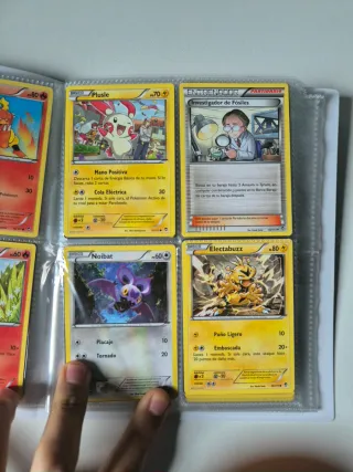 Álbum de cartas Pokémon antiguo