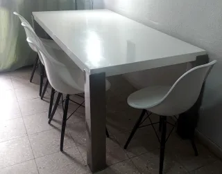 Mesa de comedor moderna