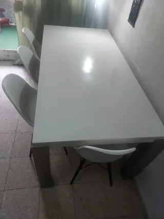 Mesa de comedor moderna