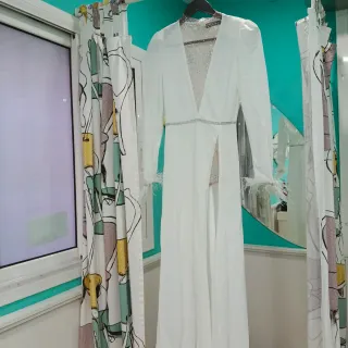 Vestidos de fiesta de distintos colores .