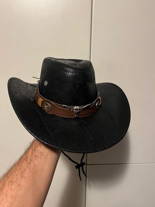 Cappello Cowboy similpelle nero con fibbia toro