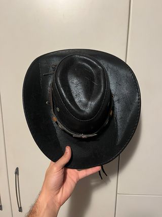 Cappello Cowboy similpelle nero con fibbia toro