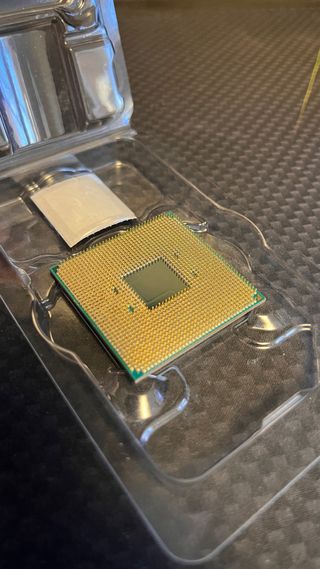 Procesador AMD Ryzen 3 3200G 3.6 GHz + Ventilador