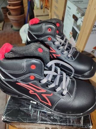 Scarpe U-Power misura 42 nuove