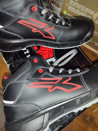 Scarpe U-Power misura 42 nuove