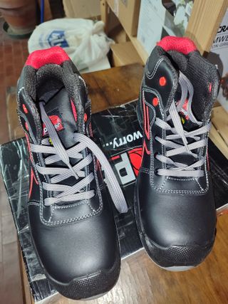 Scarpe U-Power misura 42 nuove