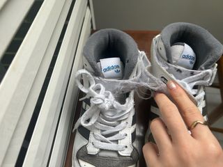 Zapatillas Adidas Forum Mid Blancas y Grises