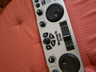 Numark DJ2Go Controlador DJ