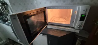 Microondas Candy CMXW 20DW con Grill