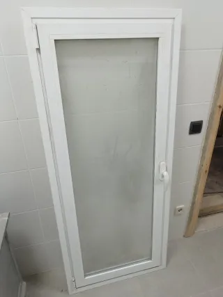Ventana de aluminio oscilobatiente