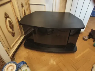 Mesa de TV negra para esquina