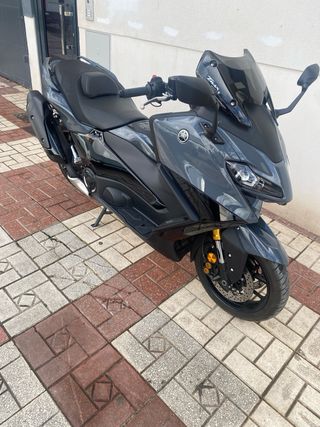 Yamaha TMAX 560 - Cúpula Sport y Libro