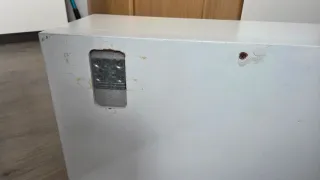 Estantería blanca de madera para colgar