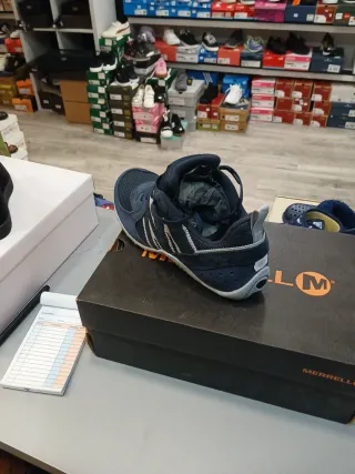 Zapatos Merrell Azul y Plateado talla 40