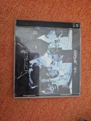 Libro y discos Red Hot Chili Peppers y Metallica