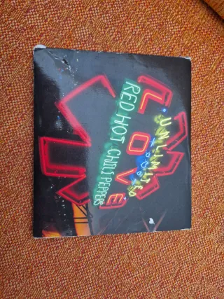 Libro y discos Red Hot Chili Peppers y Metallica